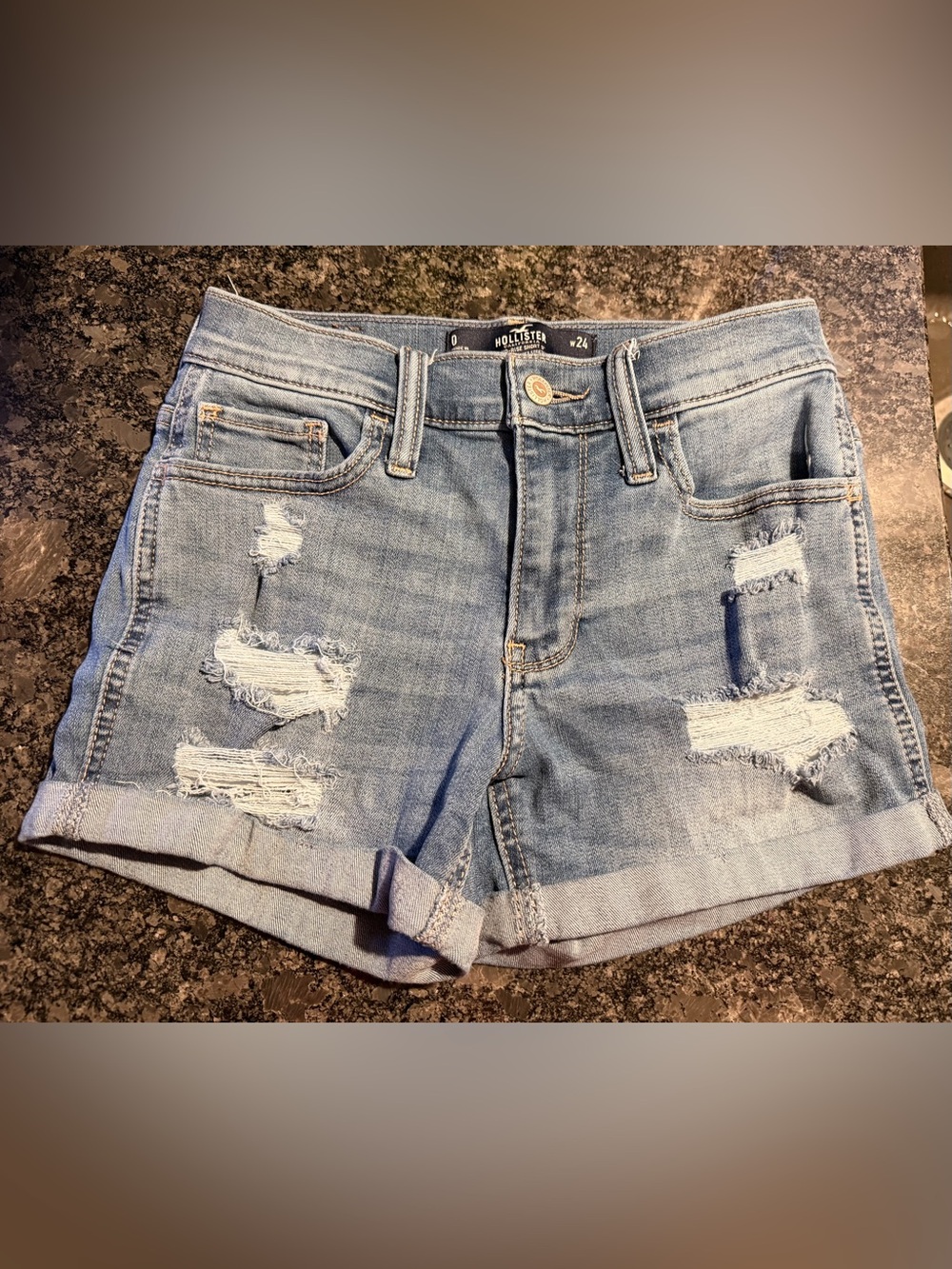 Hollister Mid-Rise shorts 3”